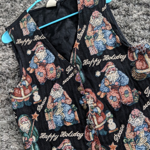 ❌ Vintage festive tapestry Santa vest 🎅 - Picture 2 of 4